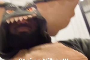 詹姆斯晒万圣节装扮 模仿恐怖电影《小精灵》主角Stripe